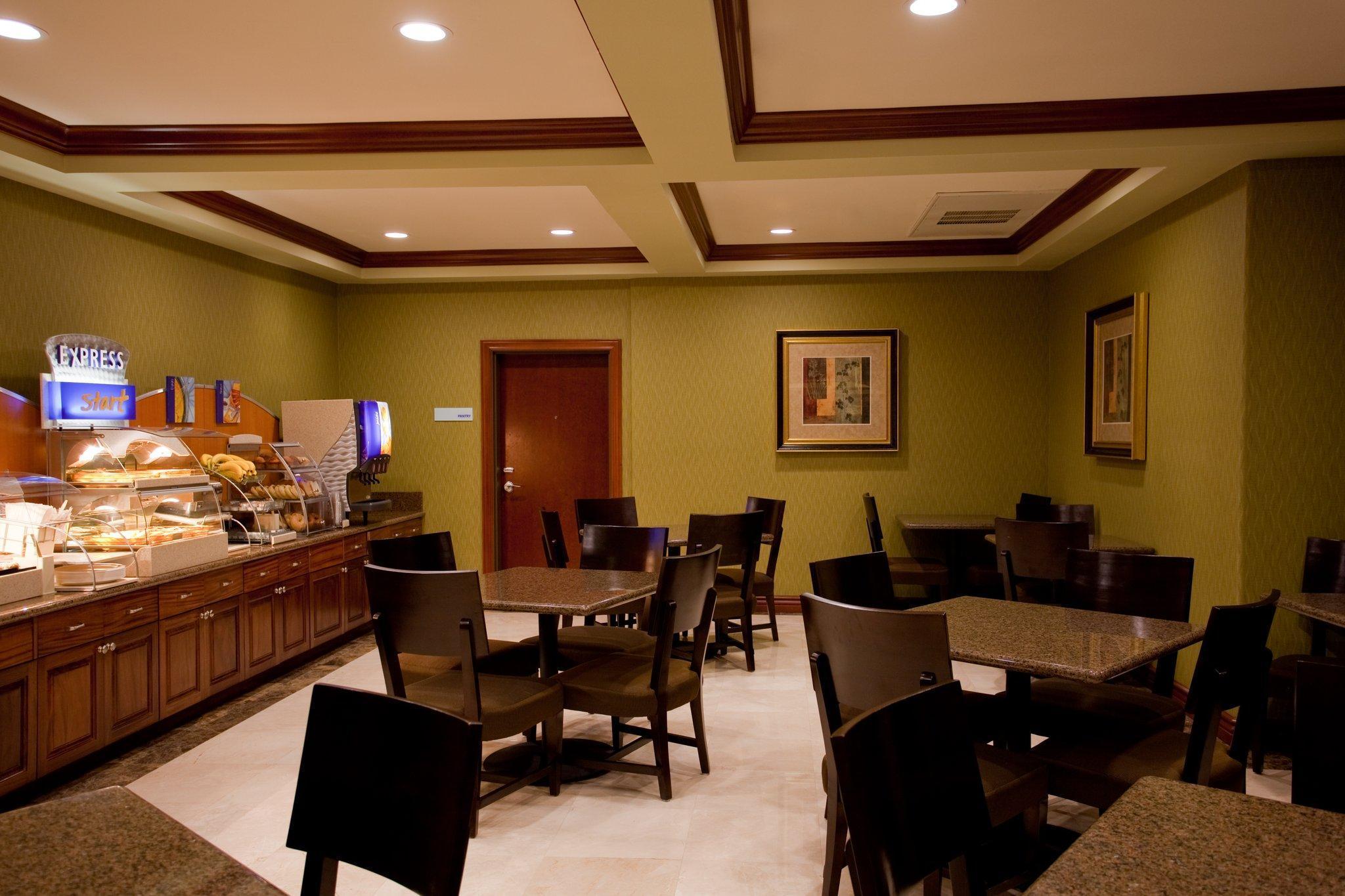 Express & Woodland Hills By Ihg Hotel